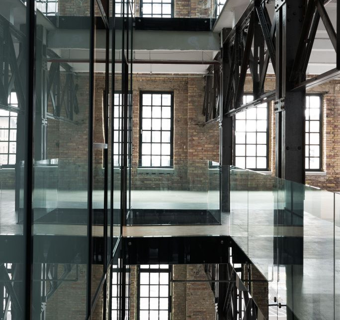 Üveg-Portál Kft. - Üveg és fémszerkezetek kivitelezése az Ön igényei szerint.